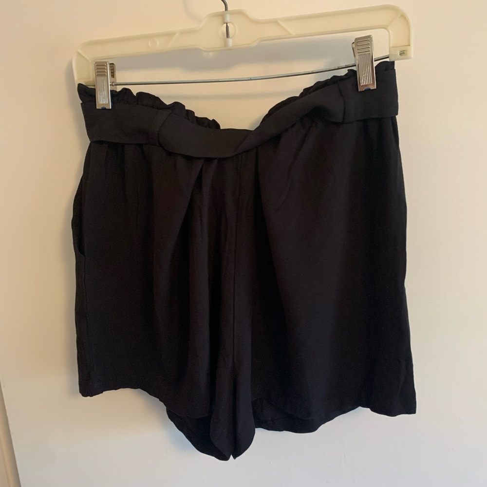 BB Dakota by Steve Madden dressy black shorts with belt - Picture 2 of 3